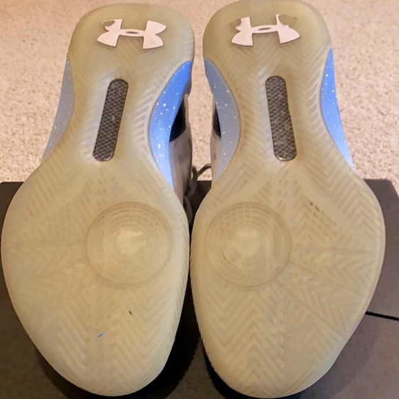 Steph Curry (SC) UNDERARMOUR youth size 5 basketball sneakers. - Picture 6 of 10
